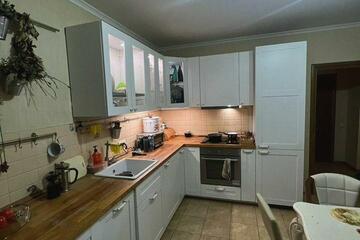 2-к квартира, 76 м², 9/16 эт.